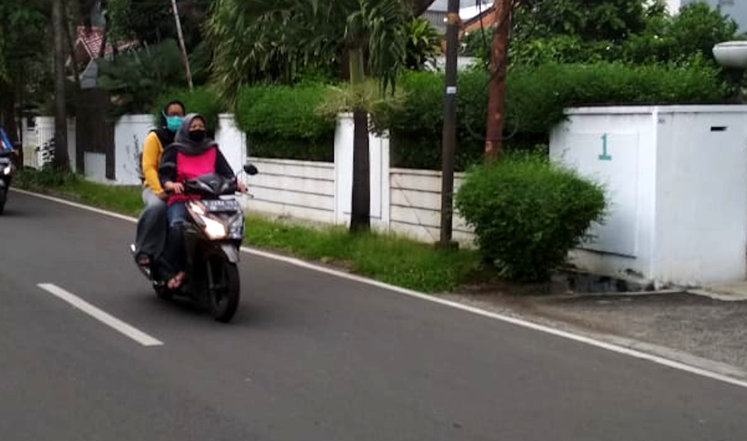motorist with masks on but no helmet